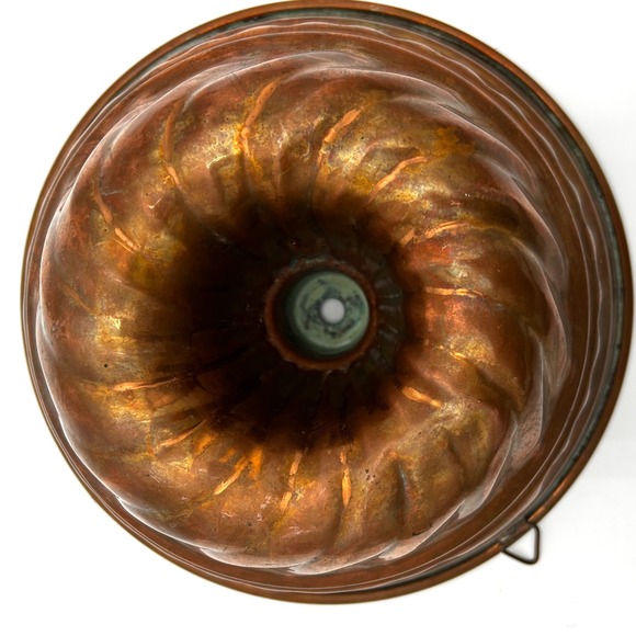 Vintage 5"H x 9"W Round Copper Bundt Cake Mold Tin Lined Fluted Swirl Design - Picture 4 of 7